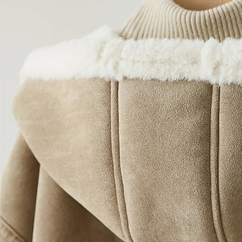 Damjacka i fårskinnsimitation med huva, beige