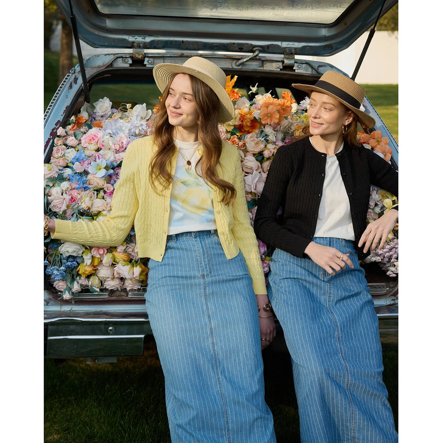 Kort kabelstickad kofta med knappar eller ärmlöst linne med tryck