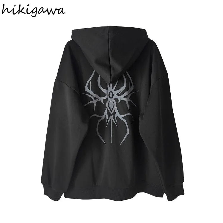 Svart hoodie med dragkedja och vit/grå grafisk design