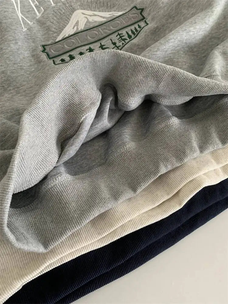 Tröja med Rund Hals Broderat Bergsmotiv Långärmad Gråmelerad Vit Mörkblå