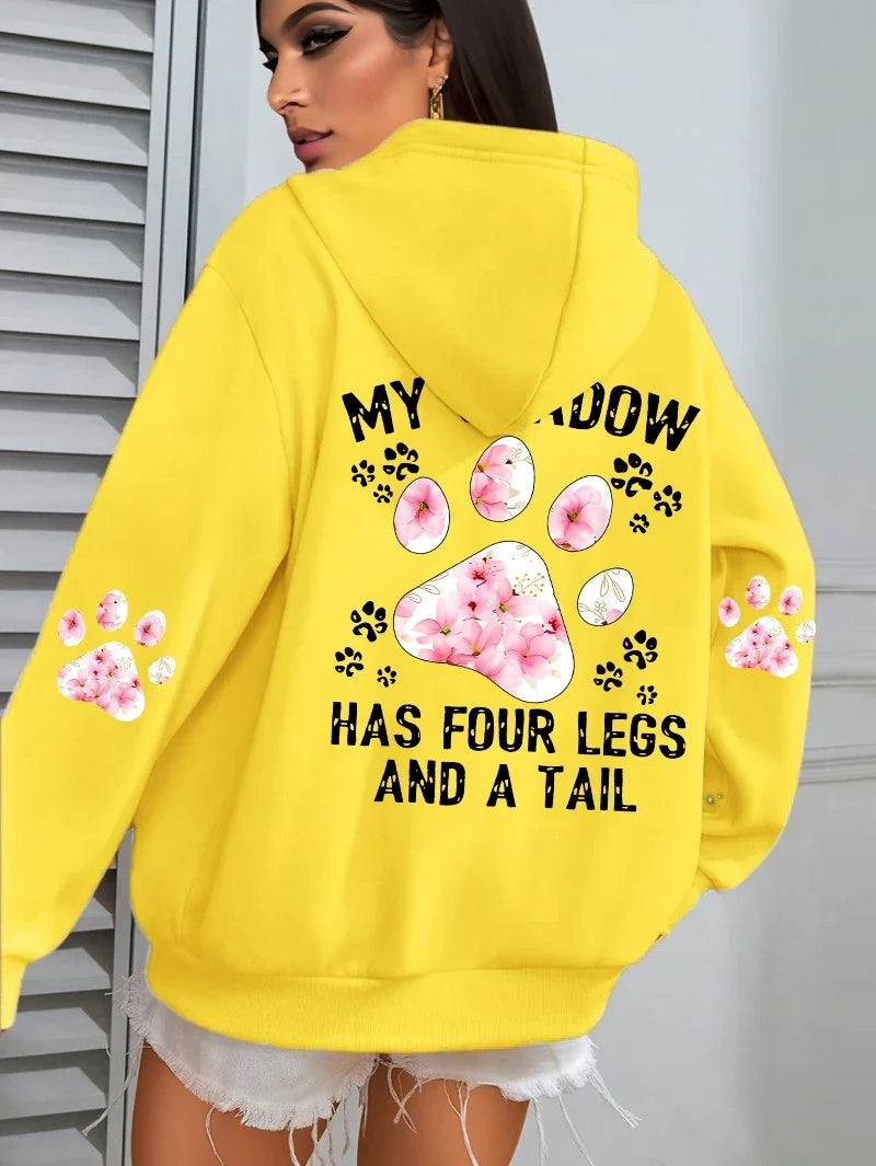 Hoodie med "My Shadow Has Four Legs And A Tail" tryck och blommiga tassar