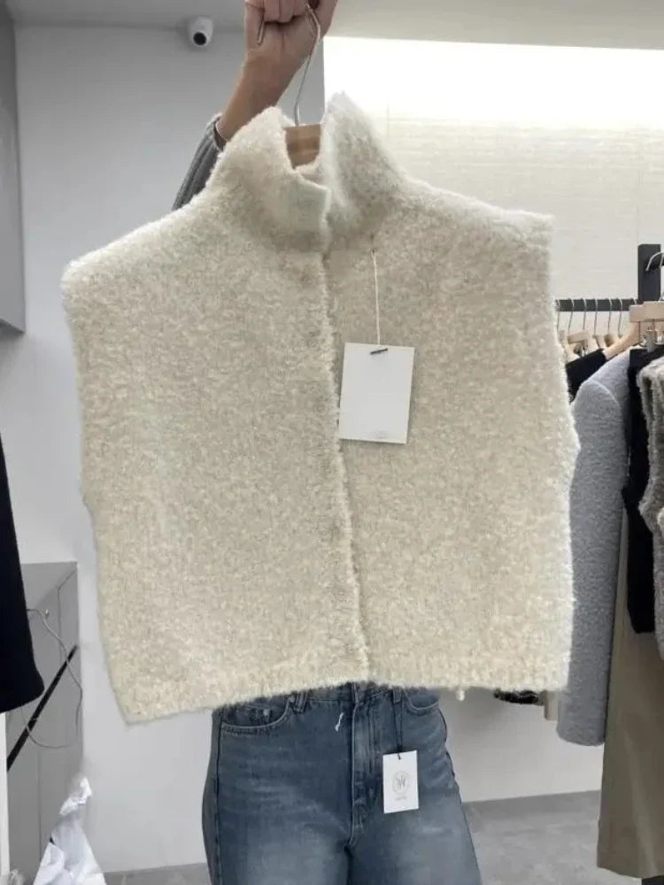 Teddyväst för dam i bouclé med hög krage och knappar