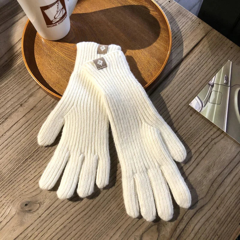 Stickade handskar i mjukt material med ribbad mudd, flera färger