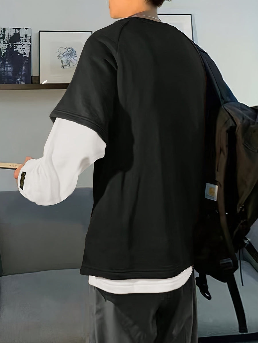 Svart T-shirt med vita långärmade ärmar och lager på lager-look