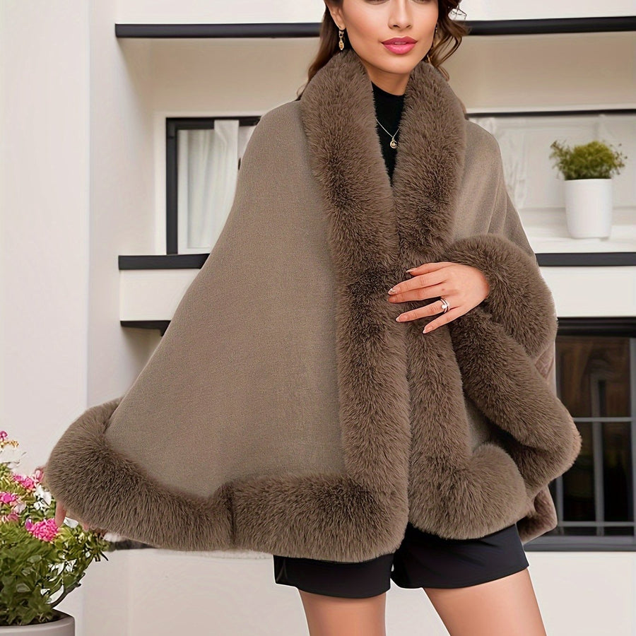 Damponcho med fuskpälsdetaljer Vinterkappa