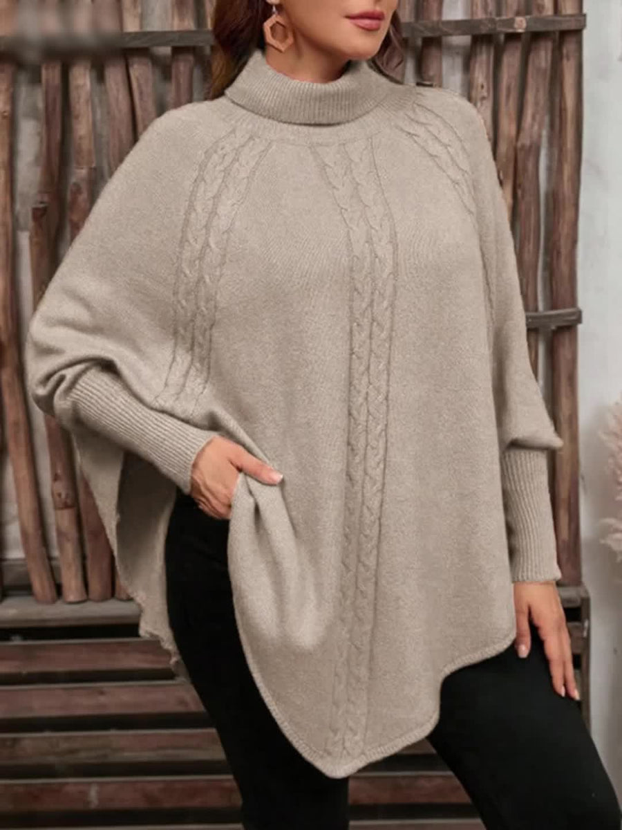 Damponcho i stickat material med rullkrage och knappar, enfärgad