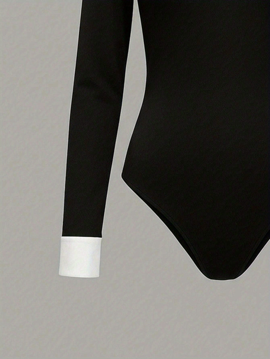 Långärmad bodysuit med kontrastkrage och manschetter för dam
