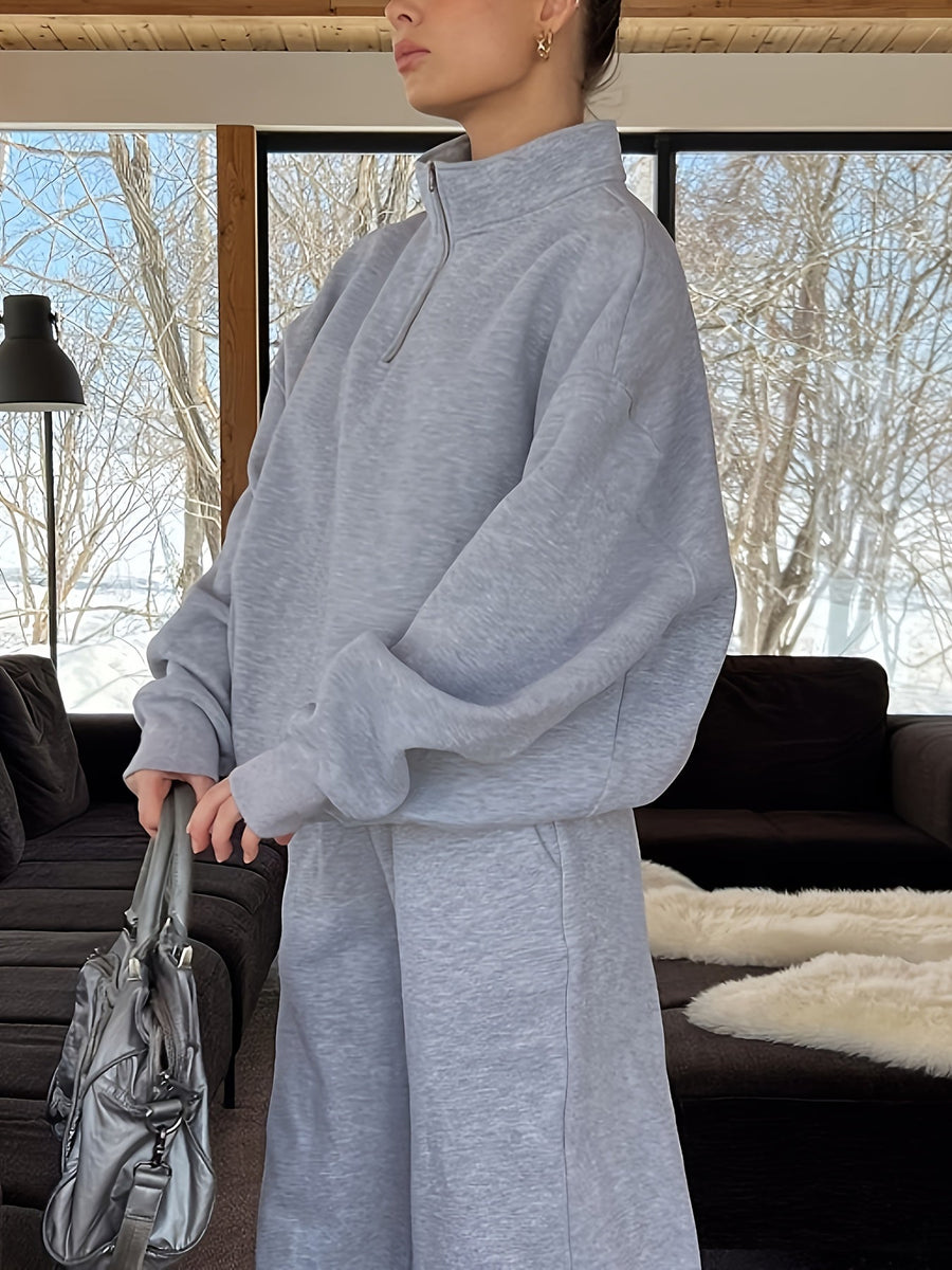 Dam sweatsuit med halv dragkedja, långärmad tröja och matchande byxor i mjukt material