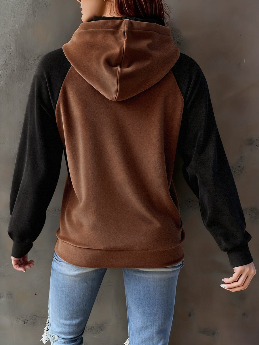 Brun och Svart Raglanhoodie med Dragsko och Fickor