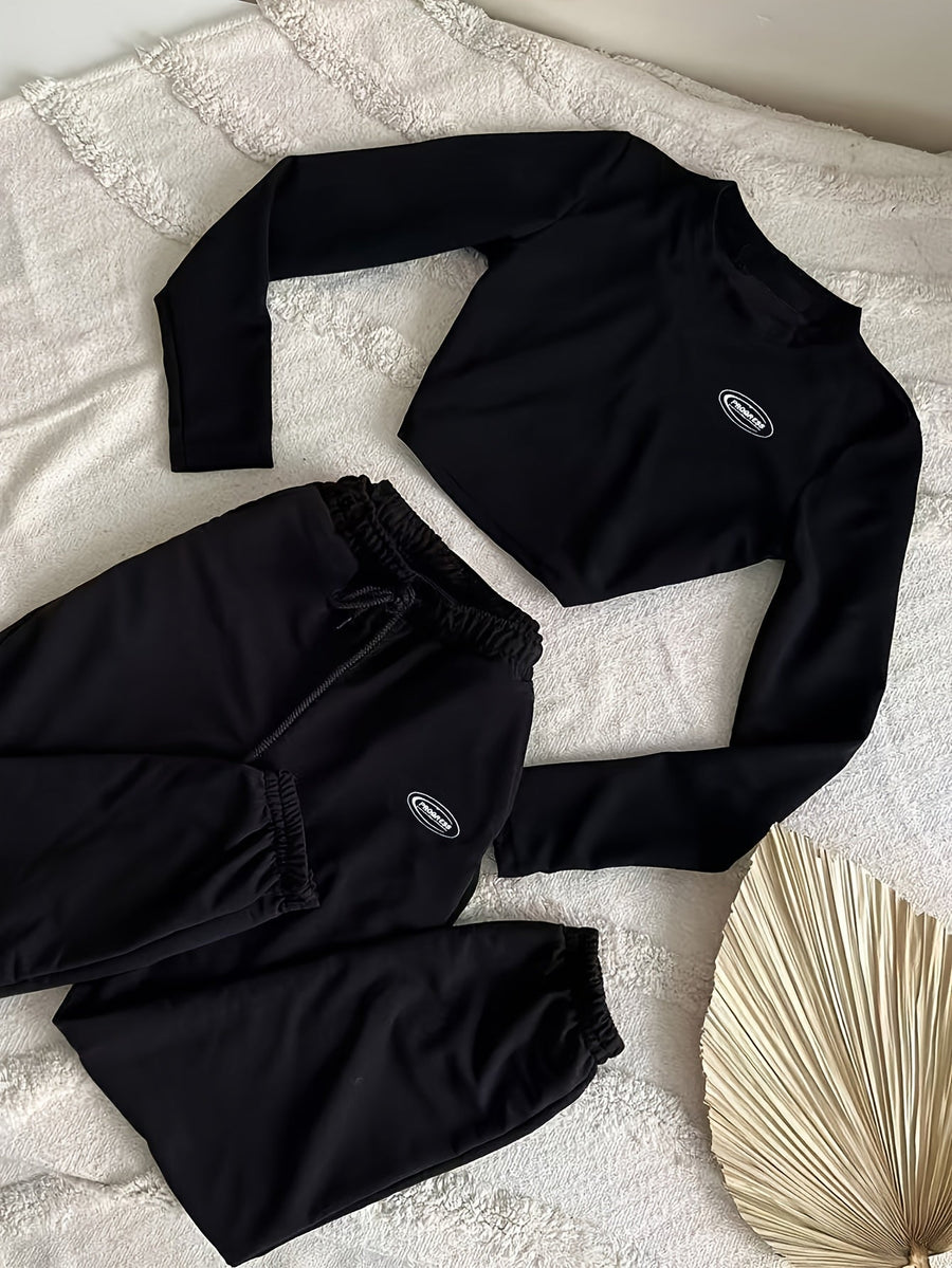 Svart träningsset med croptop och sweatpants för dam