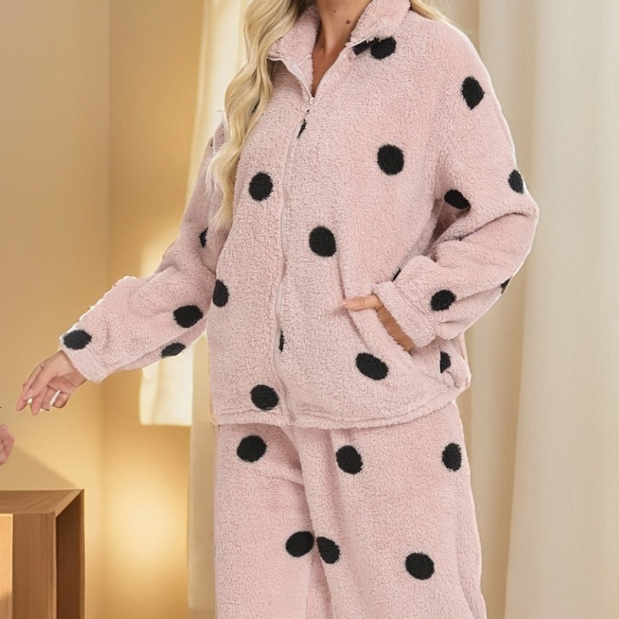 Dam Pyjamas Set i Fluffigt Material med Svarta Prickar och Dragkedja