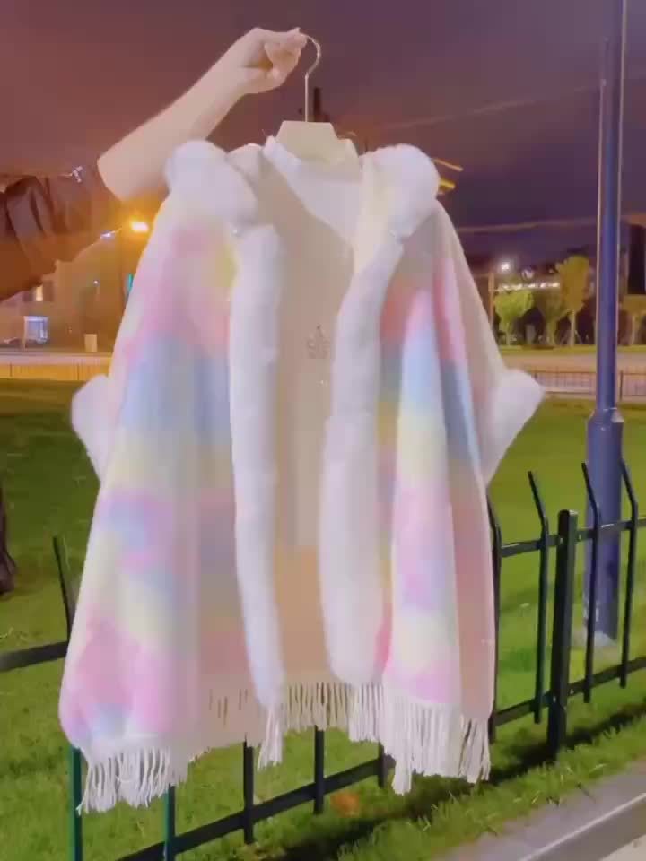 Regnbågsfärgad Fuskpäls Cape Poncho med Huva och Fransar