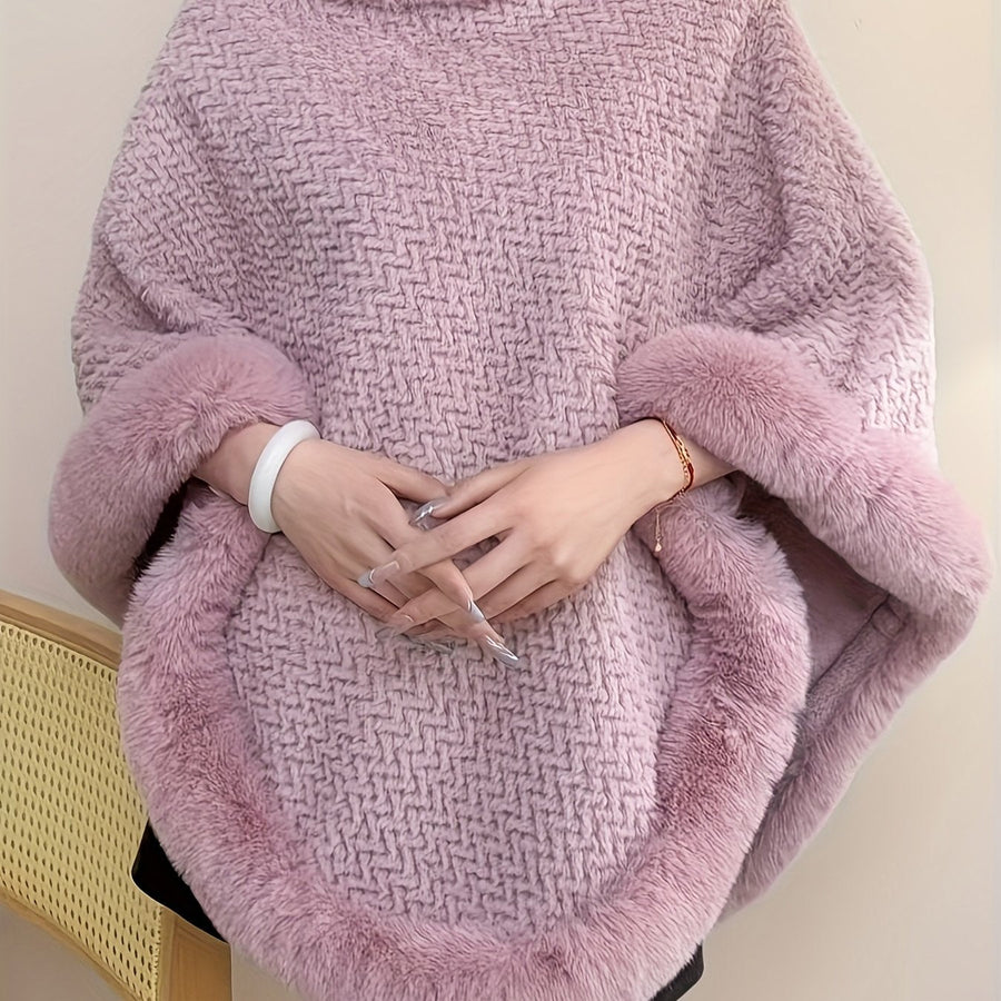 Varm mönstrad poncho med fuskpälsdetaljer runt hals och nederkant