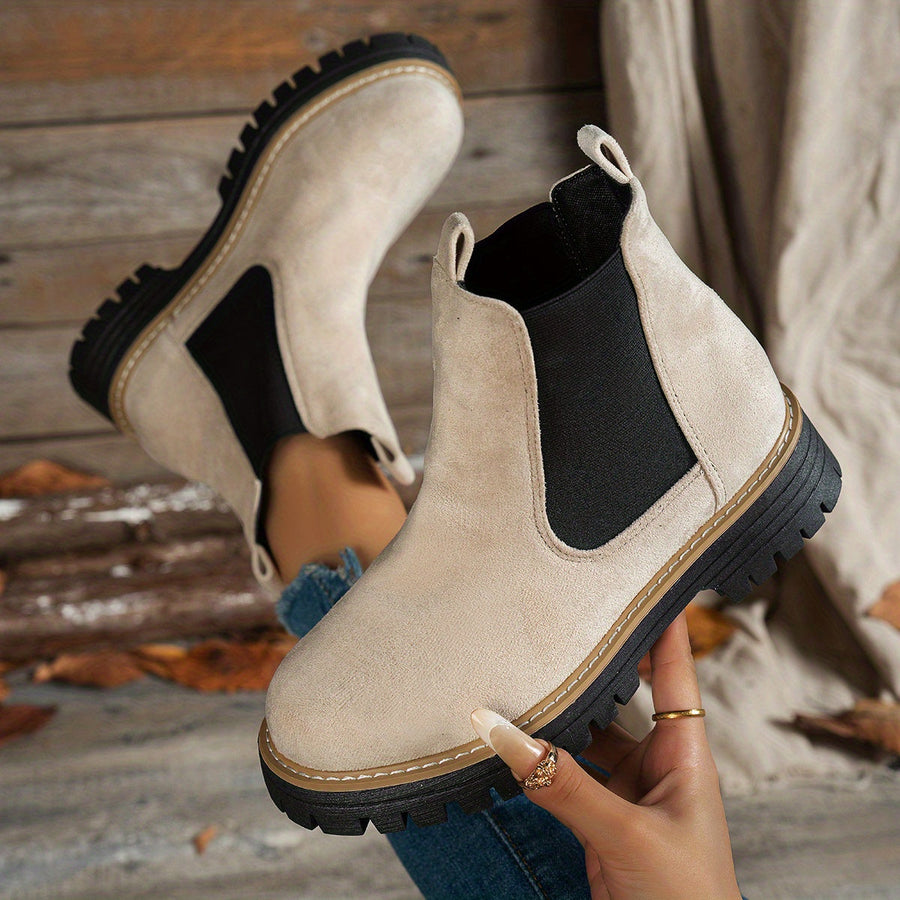 Chelseaboots med Grov Sula, Platt Klack och Elastiska Paneler