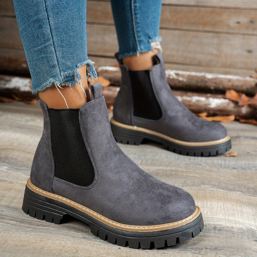 Chelseaboots med Grov Sula, Platt Klack och Elastiska Paneler