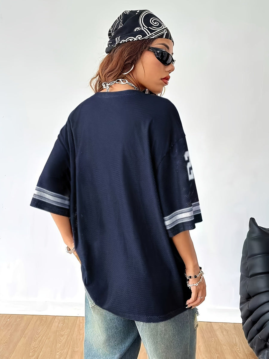 Dam Streetwear Oversized Tröja med Siffra 23 och Avslappnade Slitna Jeans – Trendigt Set för Vår och Sommar