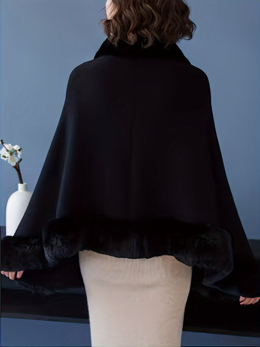 Damponcho med fuskpälsdetaljer Vinterkappa