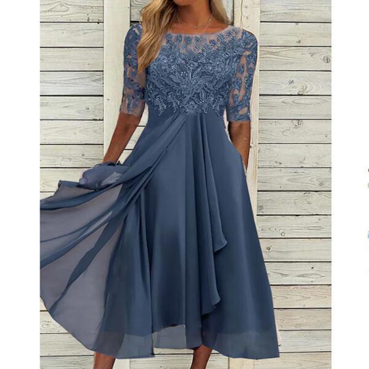 Melanie – Chiffon Klänning med Spets och Hålmönster
