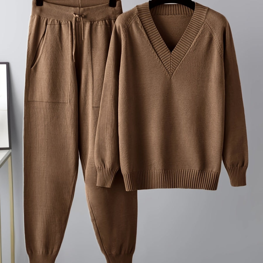 Stickat tvilling-set dam V-ringad tröja och byxor med mudd beige