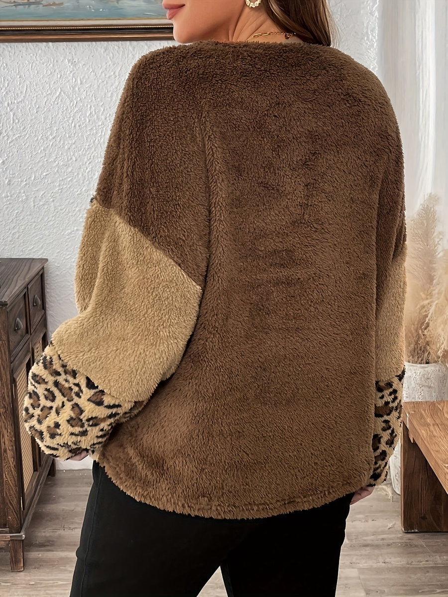 Damtröja med leopardmönster och färgbockar i mjukt material