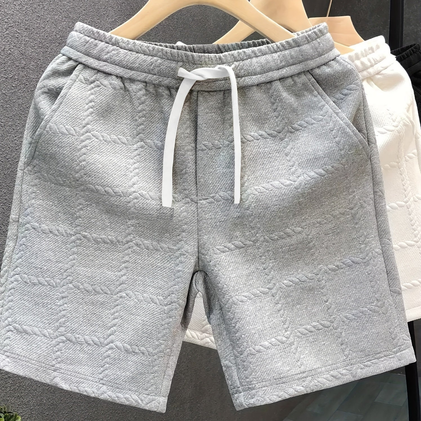 Herrshorts med Präglat Rutmönster – Modern Sportig Stil för Fritid och Träning