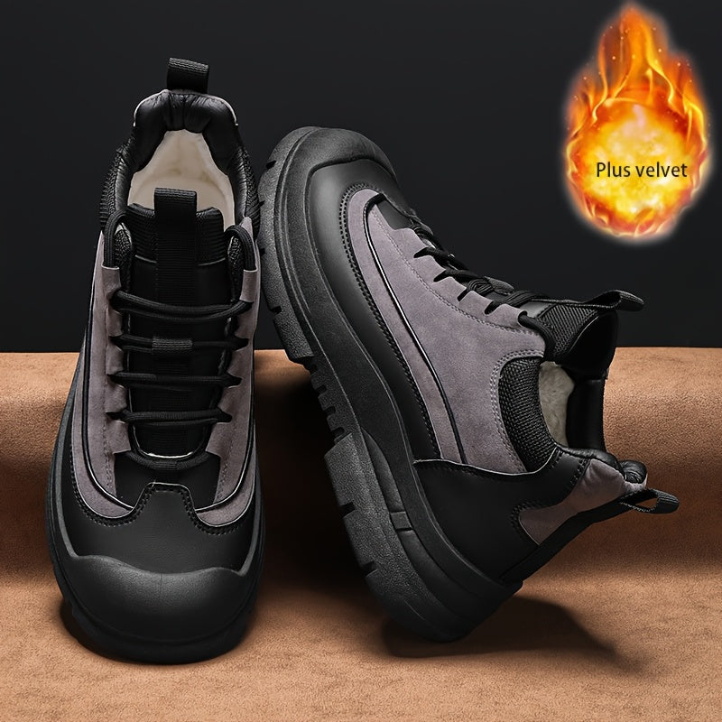 Herrsneakers i tvåfärgad design med tjock sula, snörning och förstärkt tåhätta