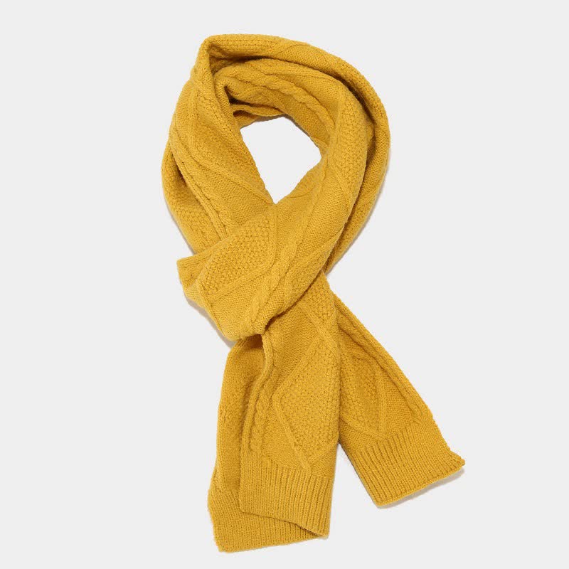 Mössset med mössa, halsduk och handskar, stickat med diamantmönster och pompom