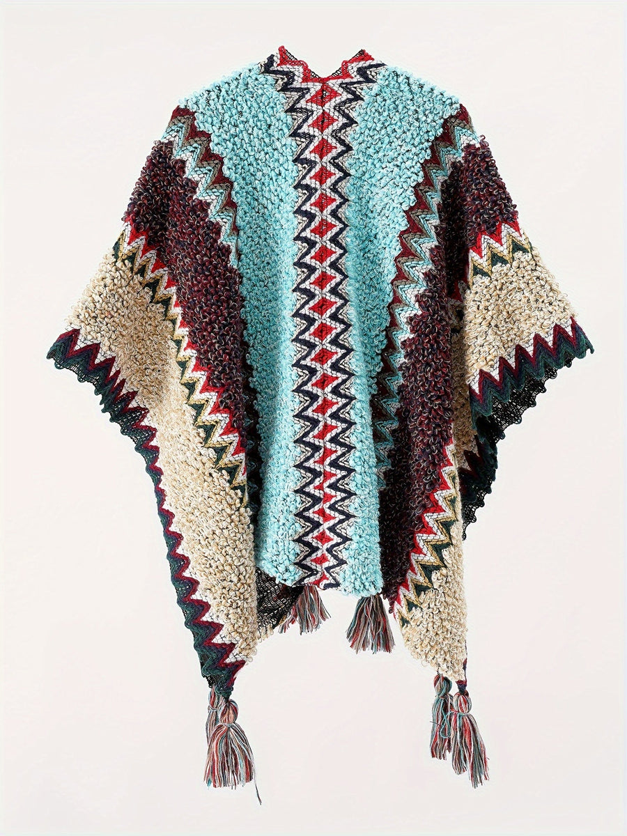 Mönstrad stickad poncho med fransar och hög krage, färgglad zig-zag