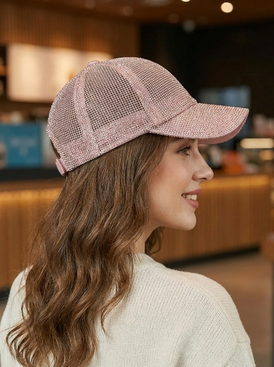 Glittrig baseballkeps med strass och meshdetalj