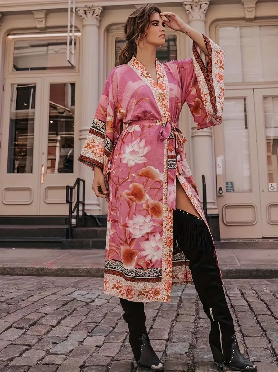 Kimono med blommigt mönster och knytband