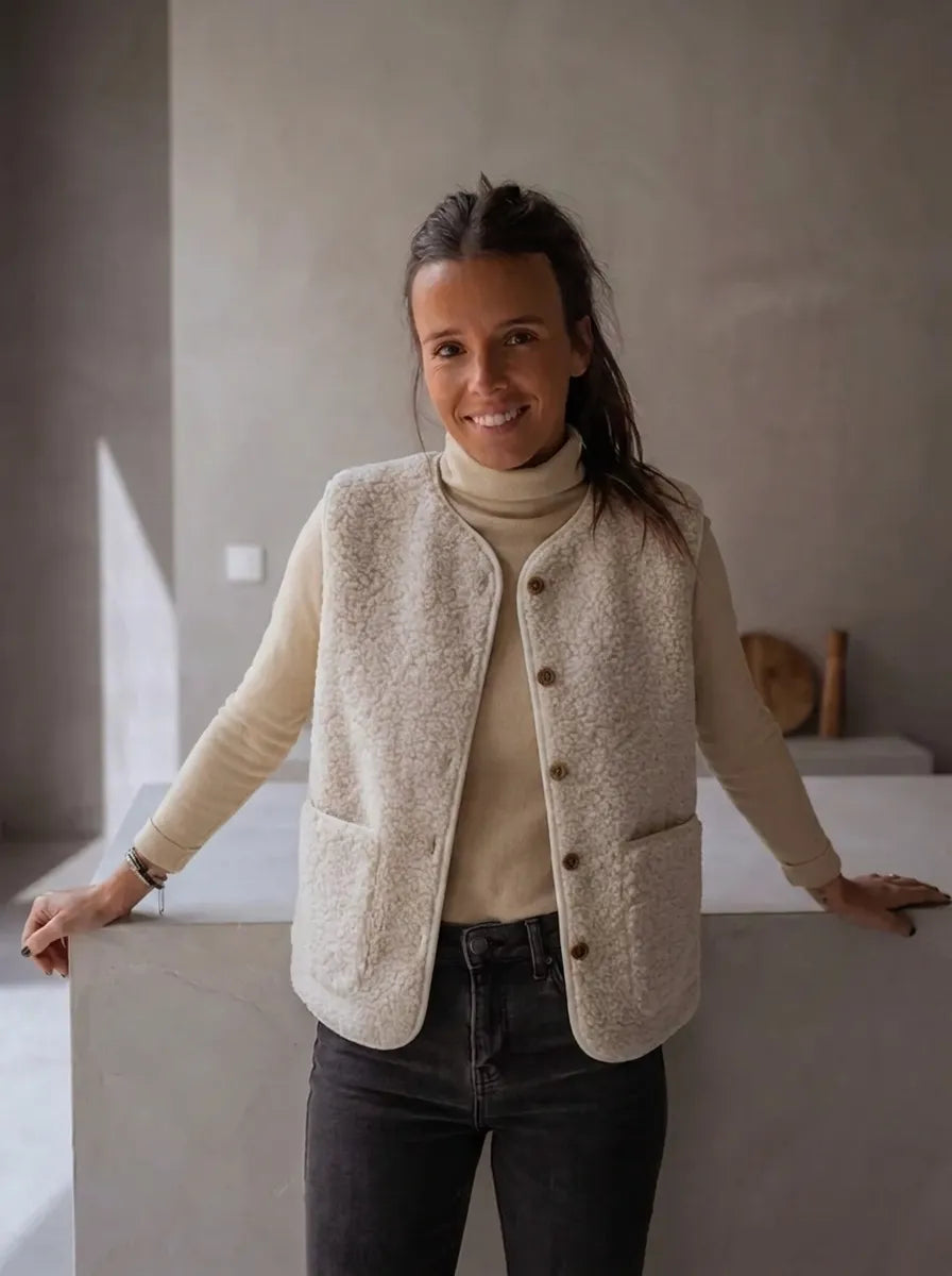 Fårskinnsimitation Västar för dam, beige med knäppning