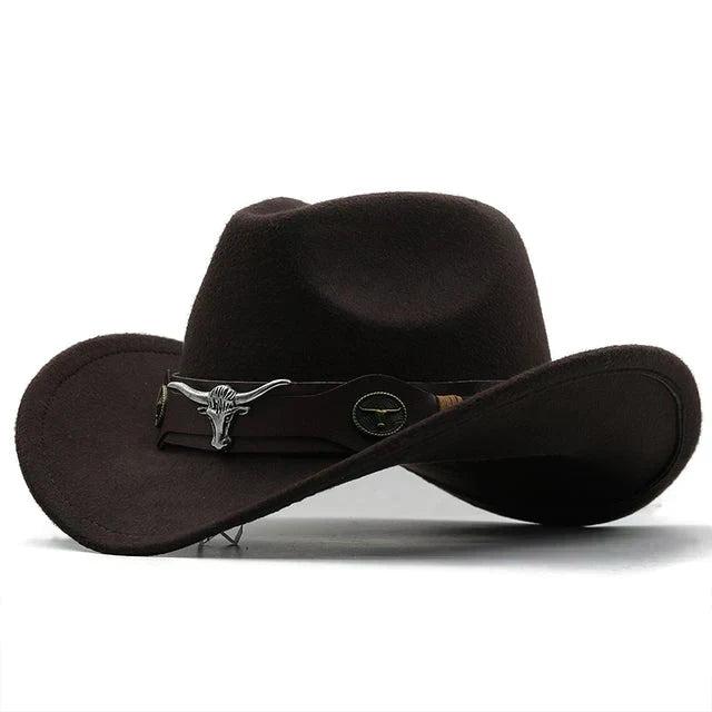 Cowboyhatt i filt med tjurskalledekor och läderband