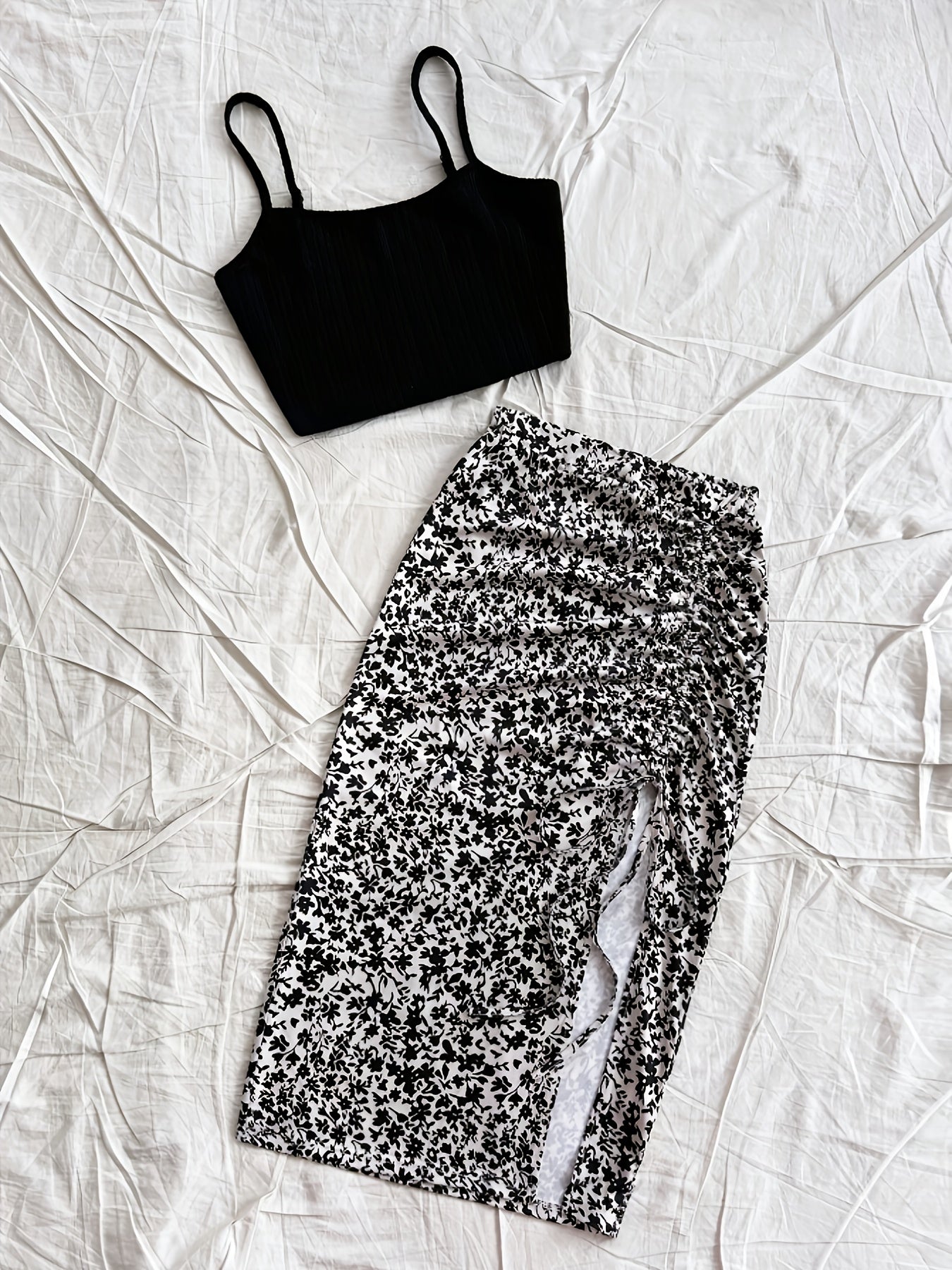 Dam Set – Trendigt Semesterkit med Crop Top och Blommig Kjol, Perfekt för Sommaren