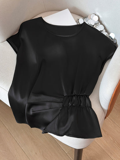 Dam Blus med Asymmetrisk Rynkning och Modern Siluett – Elegant Topp för Vardag och Fest