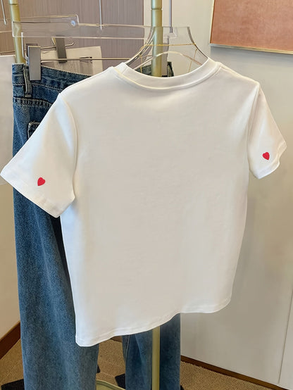 Dam T-shirt med broderade hjärtan – casual stil för vår och sommar