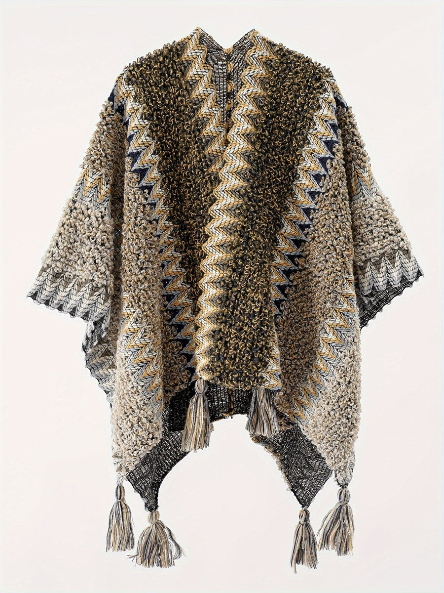 Mönstrad stickad poncho med fransar och hög krage, färgglad zig-zag