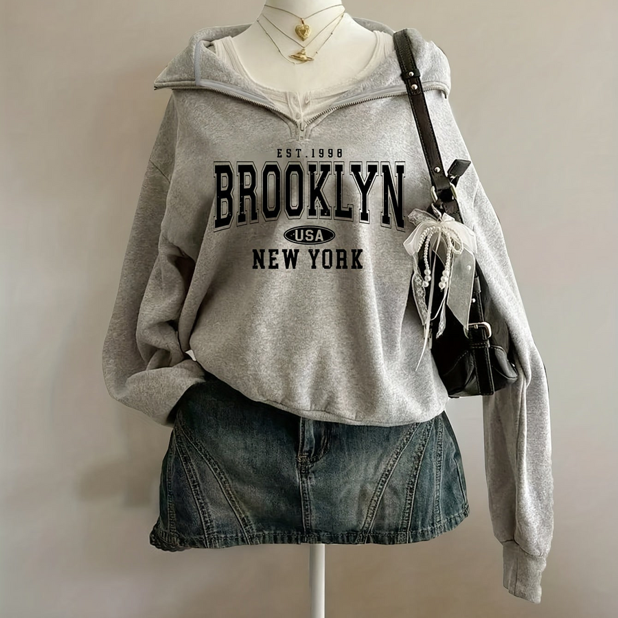 Kort sweatshirt med dragkedja, tryck och halvhög krage i mjukt material