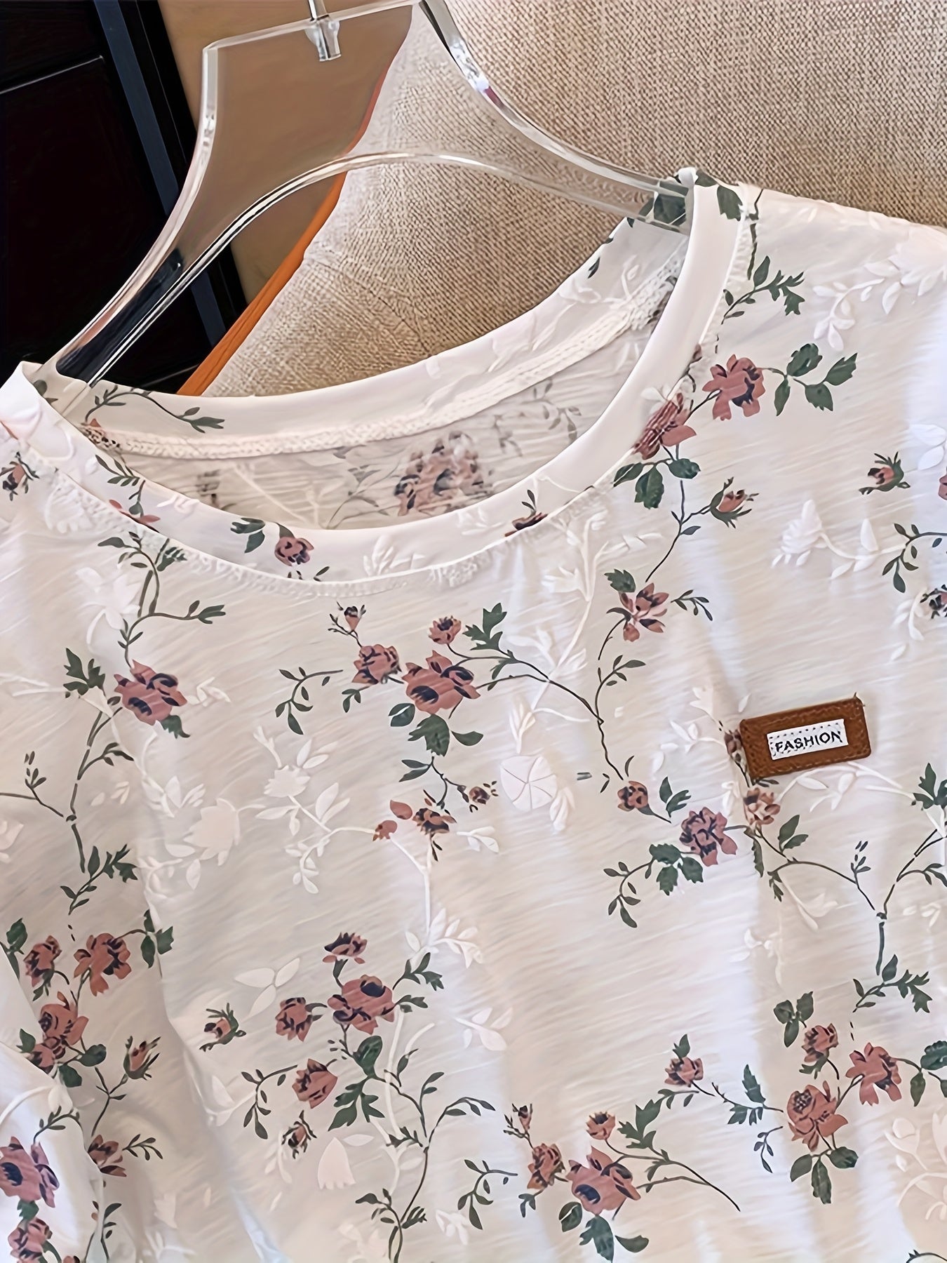Dam T-shirt med blommigt mönster, avslappnad stil, vardagsbruk