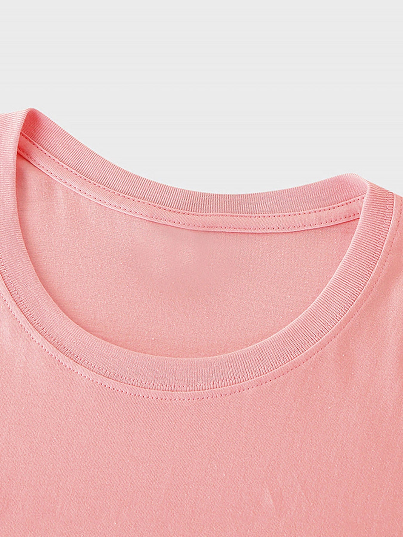 Dam T-shirt med djurmönster och inspirerande text – Trendig vardagstop med leopard- och zebramotiv