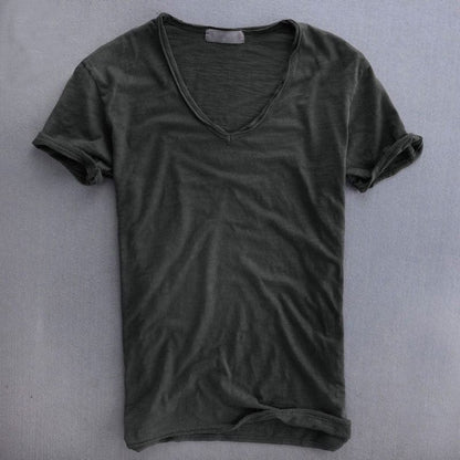 Herr T-shirt med V-ringning – Modern och avslappnad stil för vardagsbruk