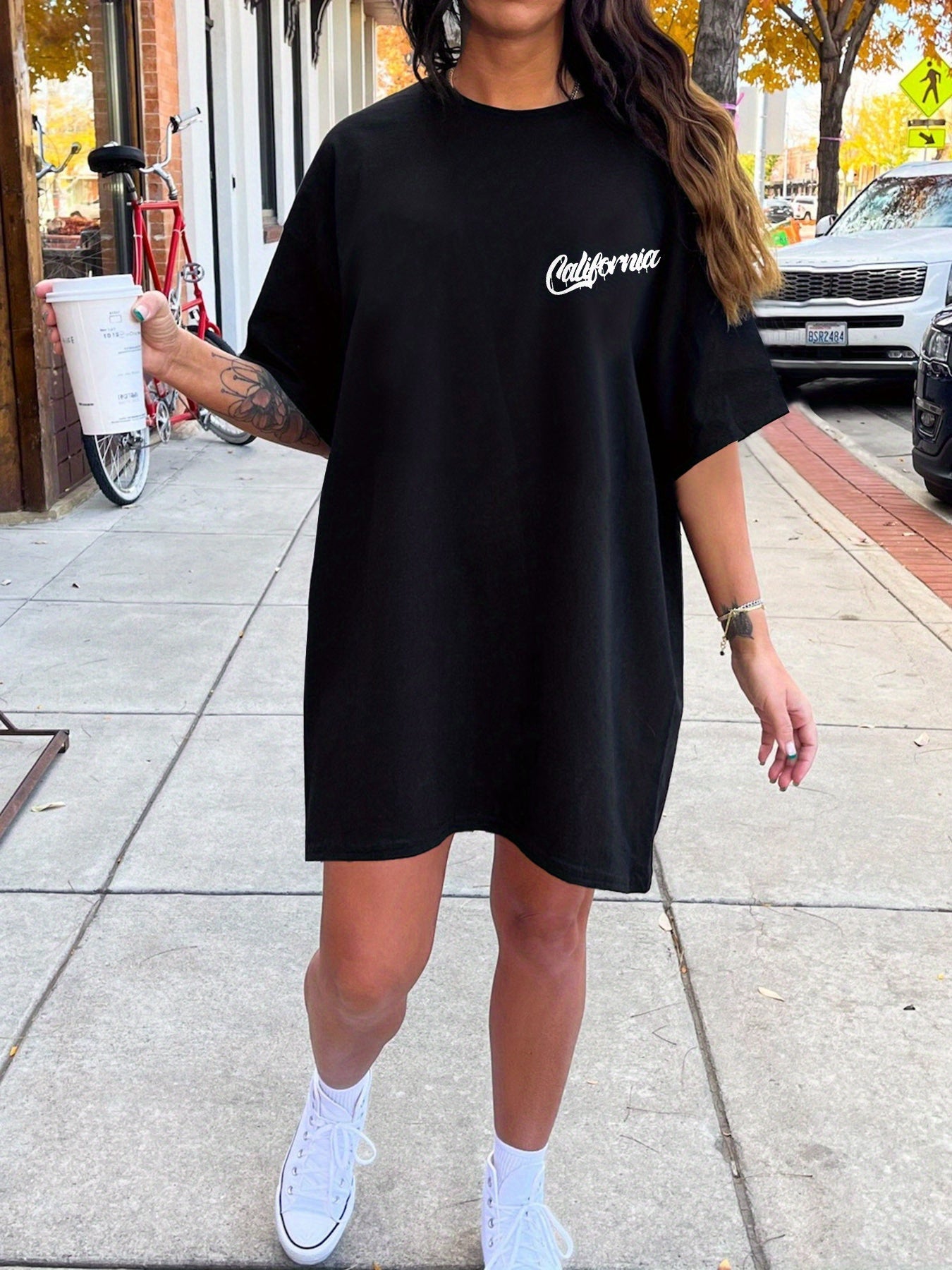 Damtopp T-shirt med tryck – Oversized streetstyle Santa Barbara California, sommar casual