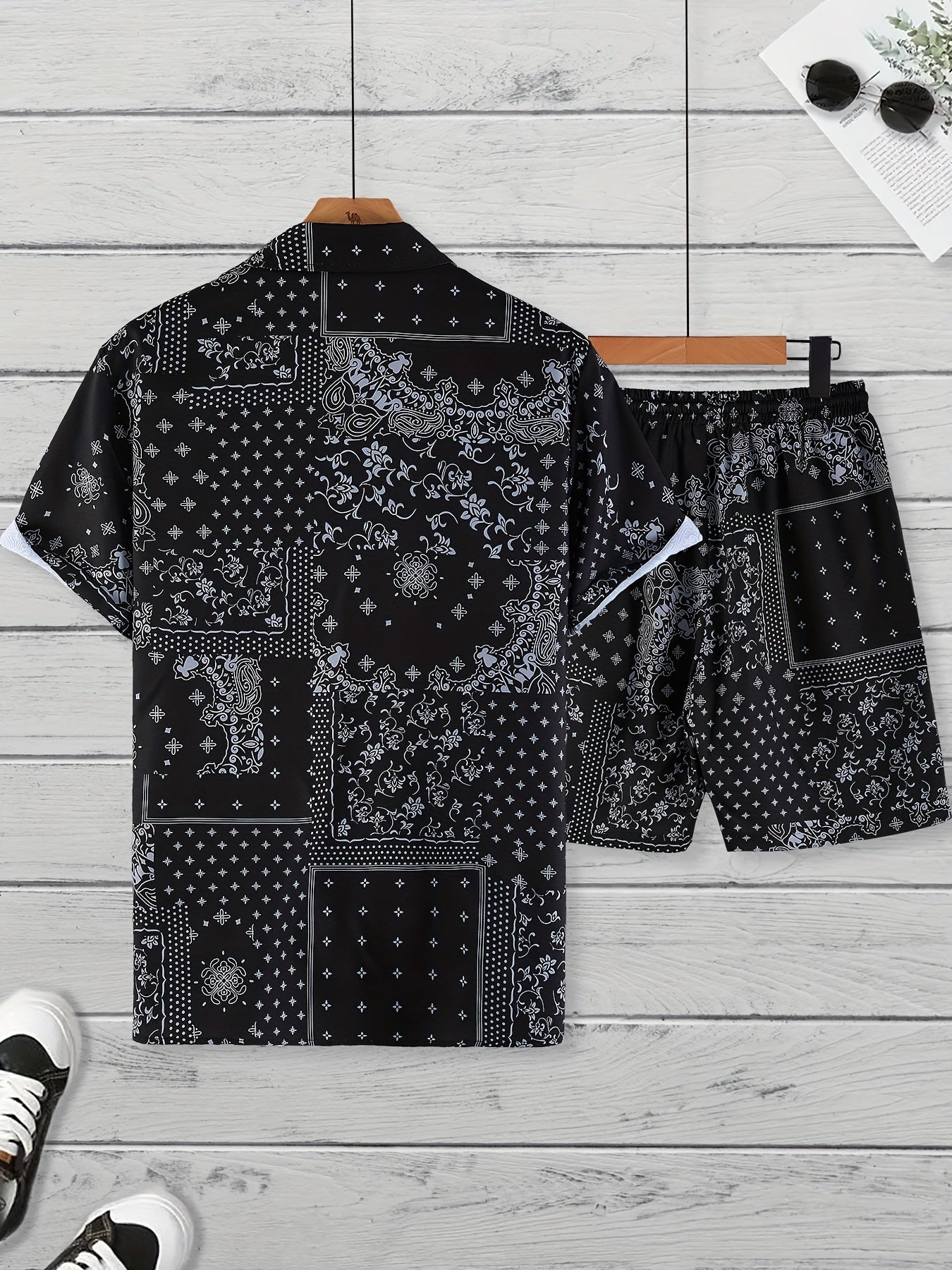 Herr Bandana-Set med Skjorta och Shorts – Avslappnad Sommarstil, Paisleymönster, Perfekt för Semester och Fritid
