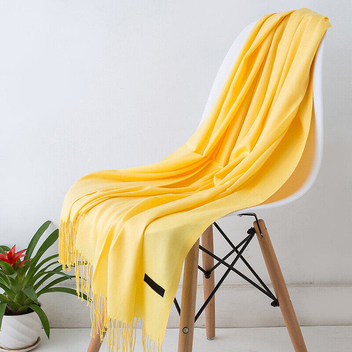Enfärgad Sjal med Fransar - Mjuk Halsduk i Klassisk Design