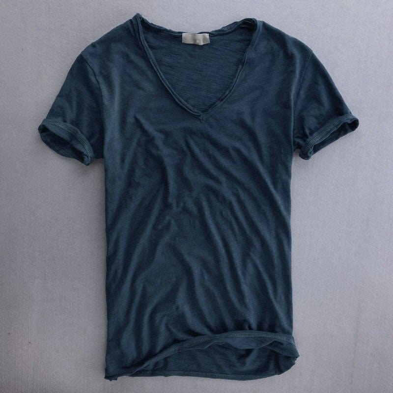 Herr T-shirt med V-ringning – Modern och avslappnad stil för vardagsbruk