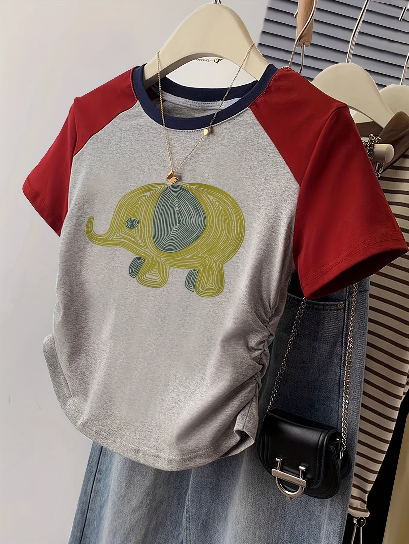 Dam T-shirt med Y2K-stil och elefantmönster – Kort ärm, Trendig vardagströja