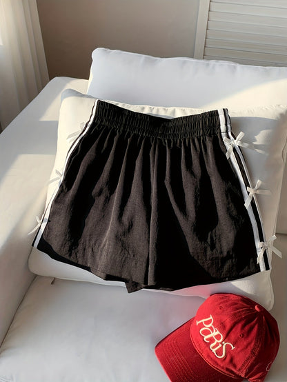 Damshorts med sportig design och dekorativa rosetter – Perfekt för sommar och semester