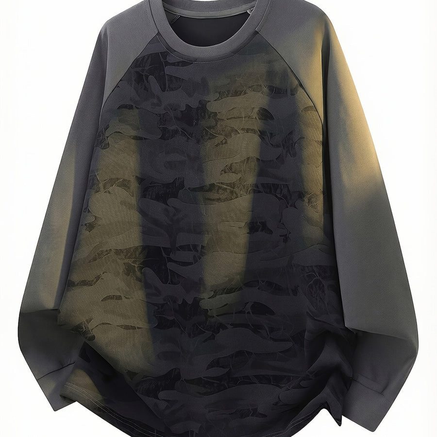 Långärmad t-shirt med kamouflagemönster och raglanärm