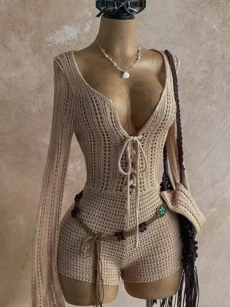 Dam Playsuit i Boho-Stil med Djup V-ringning och Knytning – Perfekt för Strand och Semester