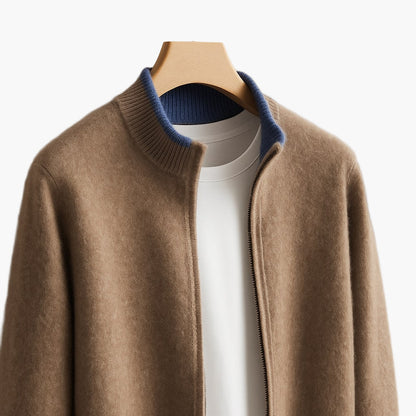 Herrjacka stickad med dragkedja – minimalistisk och modern vardagsstil