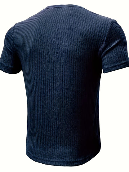 Herr T-shirt med knappar och ribbad design – Avslappnad och stilren topp för vardagsbruk